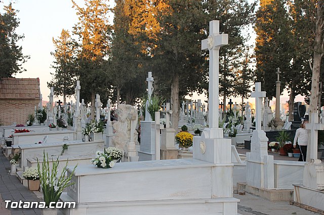 Cementerio. Das previos a Todos los Santos - 17