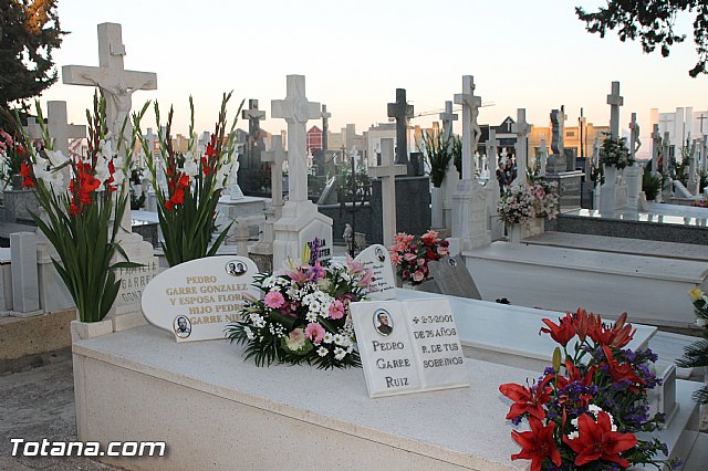 Cementerio. Das previos a Todos los Santos - 30