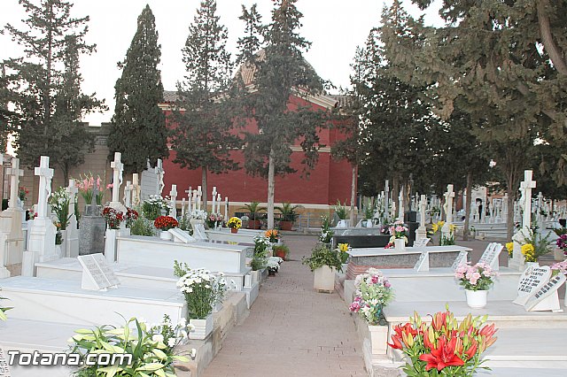 Cementerio. Das previos a Todos los Santos - 45