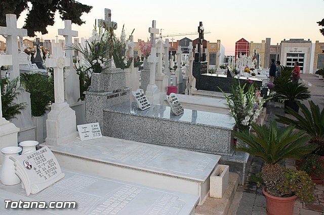 Cementerio. Das previos a Todos los Santos - 60