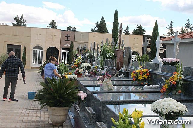 Cementerio. Da previo a la festividad de Todos los Santos 2018 - 298