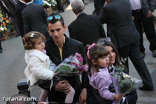 Centenares de personas ofrecen miles de flores a la patrona Santa Eulalia en la tradicional ofrenda 2013 - 412