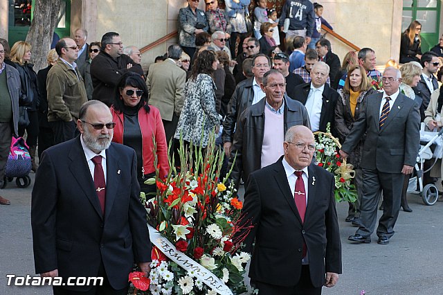 Centenares de personas ofrecen miles de flores a la patrona Santa Eulalia en la tradicional ofrenda 2013 - 416